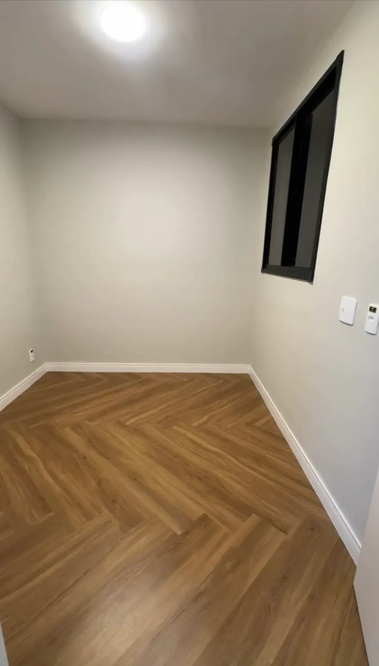 Quarto planejado recém-pintado — Acabamento impecável